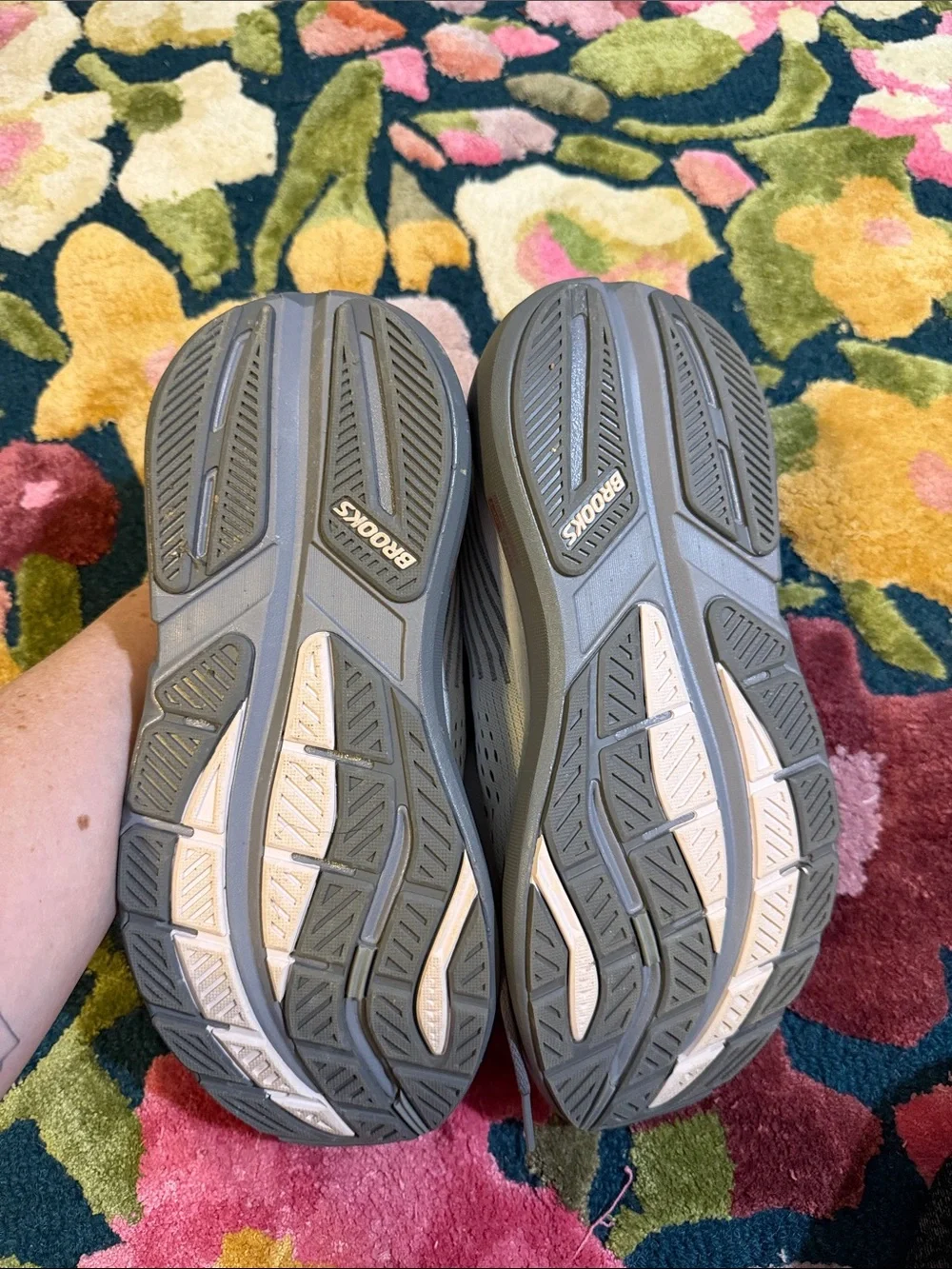 Women’s Brooks Ghost Max 3 size 9 - Picture 3 of 4